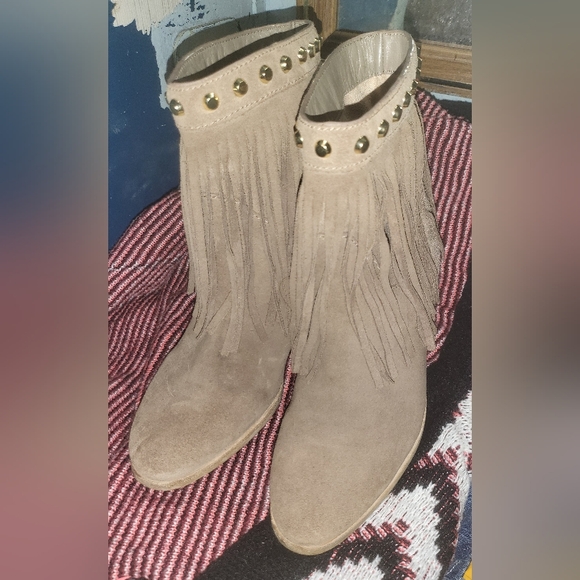 Michael Kors 6 1/2 Suede, Fringe Booties - Picture 6 of 16